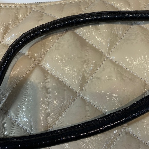GUESS Large Cream And Black Quilted Satchel - Picture 14 of 14